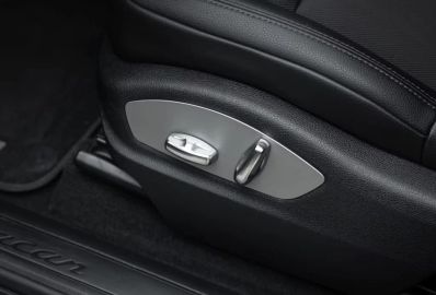 Car image 34