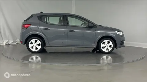 Car image 4