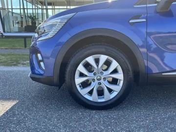 Car image 26