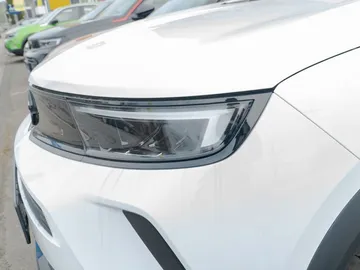 Car image 25
