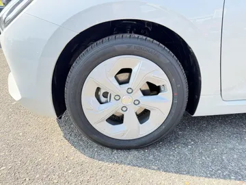 Car image 27