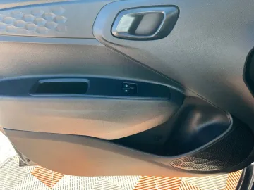 Car image 27