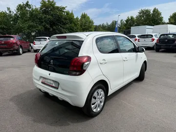 Car image 5