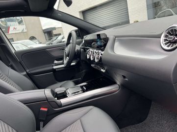 Car image 33