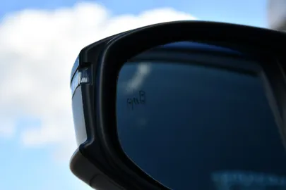 Car image 24