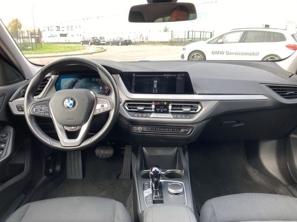 BMW 118i 100 kW image number 10