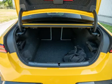 Car image 32