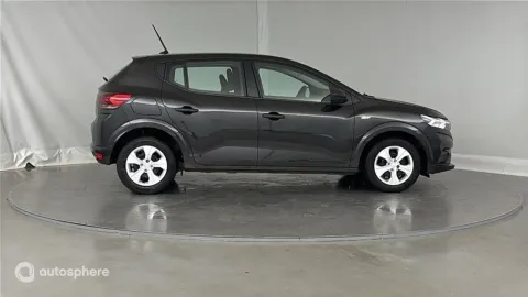 Car image 4