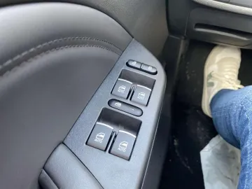 Car image 40