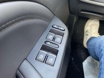 Car image 40