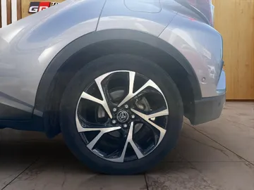 Car image 13