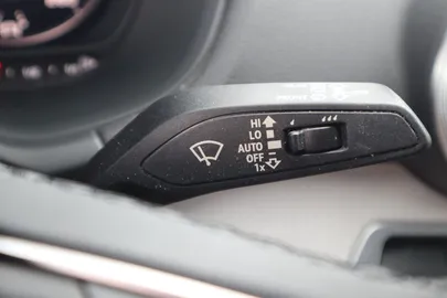 Car image 34