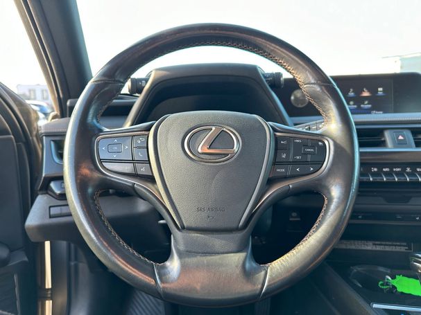 Lexus UX 250h 131 kW image number 15