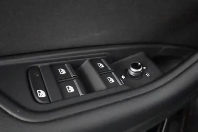 Car image 36