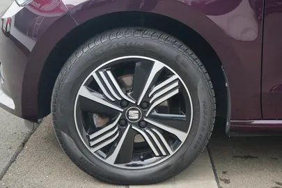 Car image 26