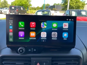 Car image 30