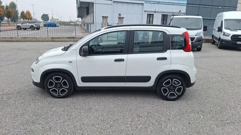 Car image 5
