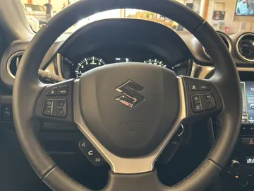 Car image 17