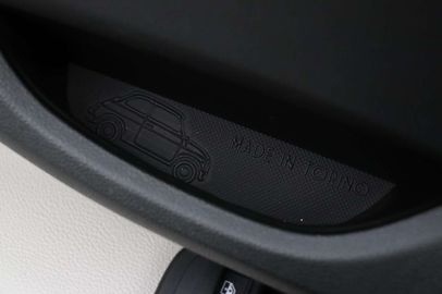 Car image 33