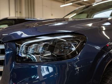 Car image 30