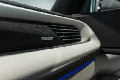 Car image 38