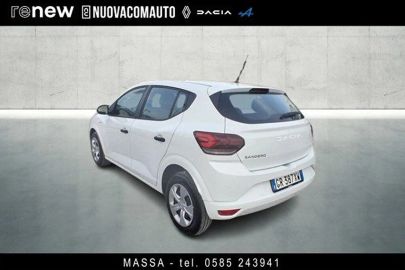 Car image 4