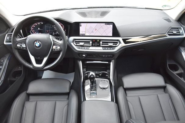 BMW 320d Touring xDrive Luxury Line 140 kW image number 12