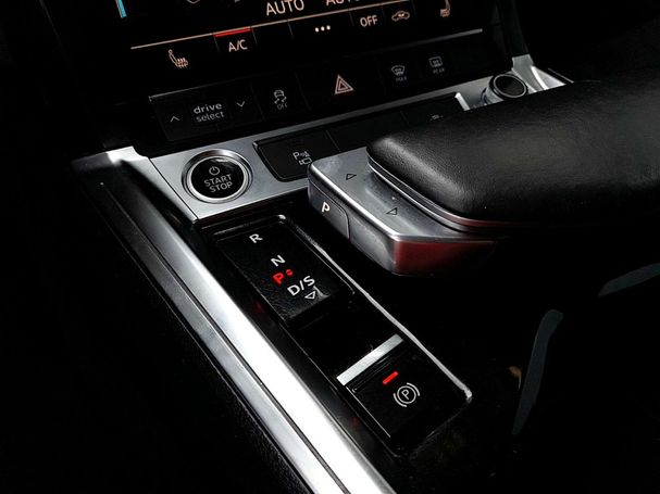 Audi e-tron 50 quattro S-line 230 kW image number 6