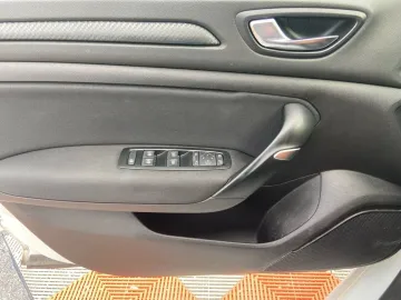 Car image 28