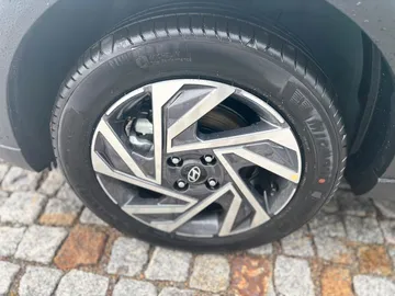 Car image 24