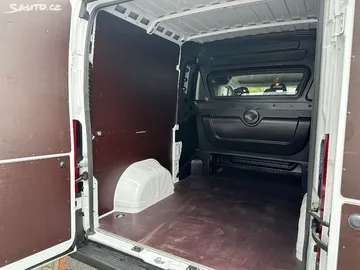 Car image 33