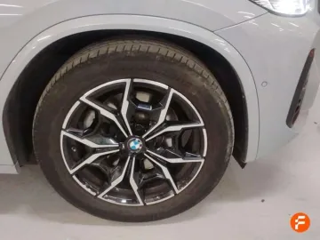 Car image 30