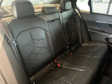 Car image 32