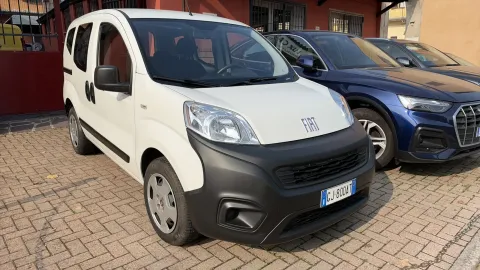 Car image 3