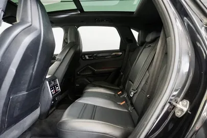Car image 26