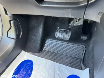 Car image 40