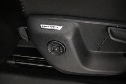 Car image 37