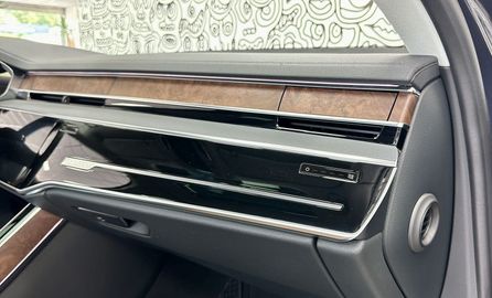 Car image 32