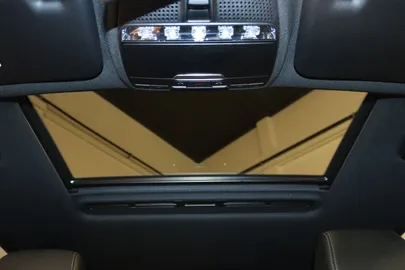 Car image 29