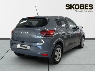 Car image 4