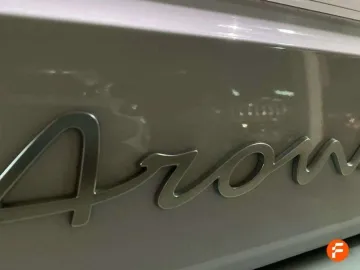 Car image 32