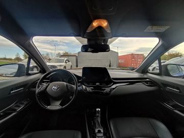 Car image 10