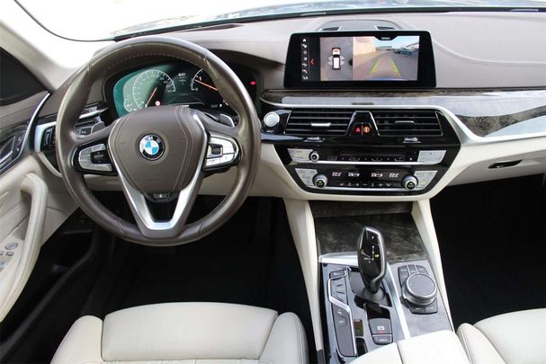 BMW 530d Touring xDrive 195 kW image number 23