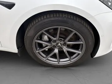 Car image 34