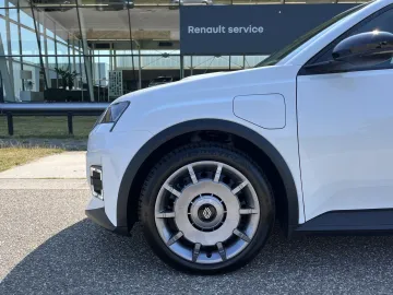 Car image 30