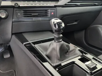 Car image 39