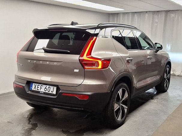 Volvo XC40 Recharge R T4 Design 157 kW image number 3