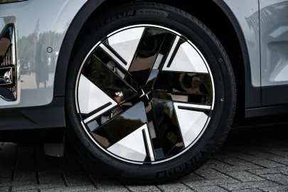 Car image 33