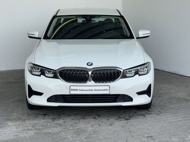 BMW 320i Advantage 135 kW image number 2