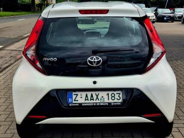 Car image 4